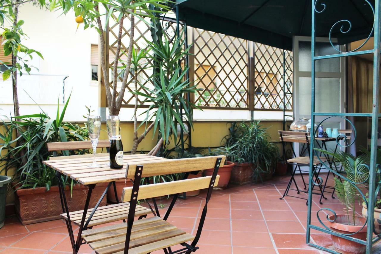 La Suite Del Prof Naples Exterior photo