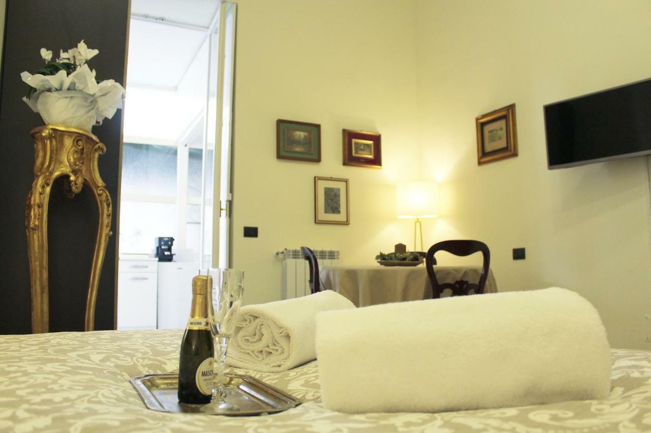 La Suite Del Prof Naples Exterior photo