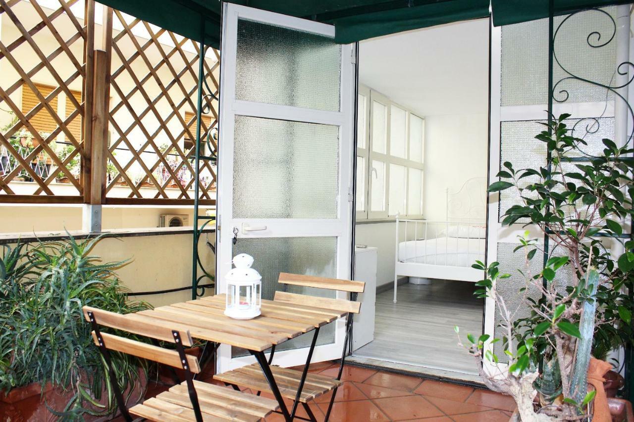 La Suite Del Prof Naples Exterior photo
