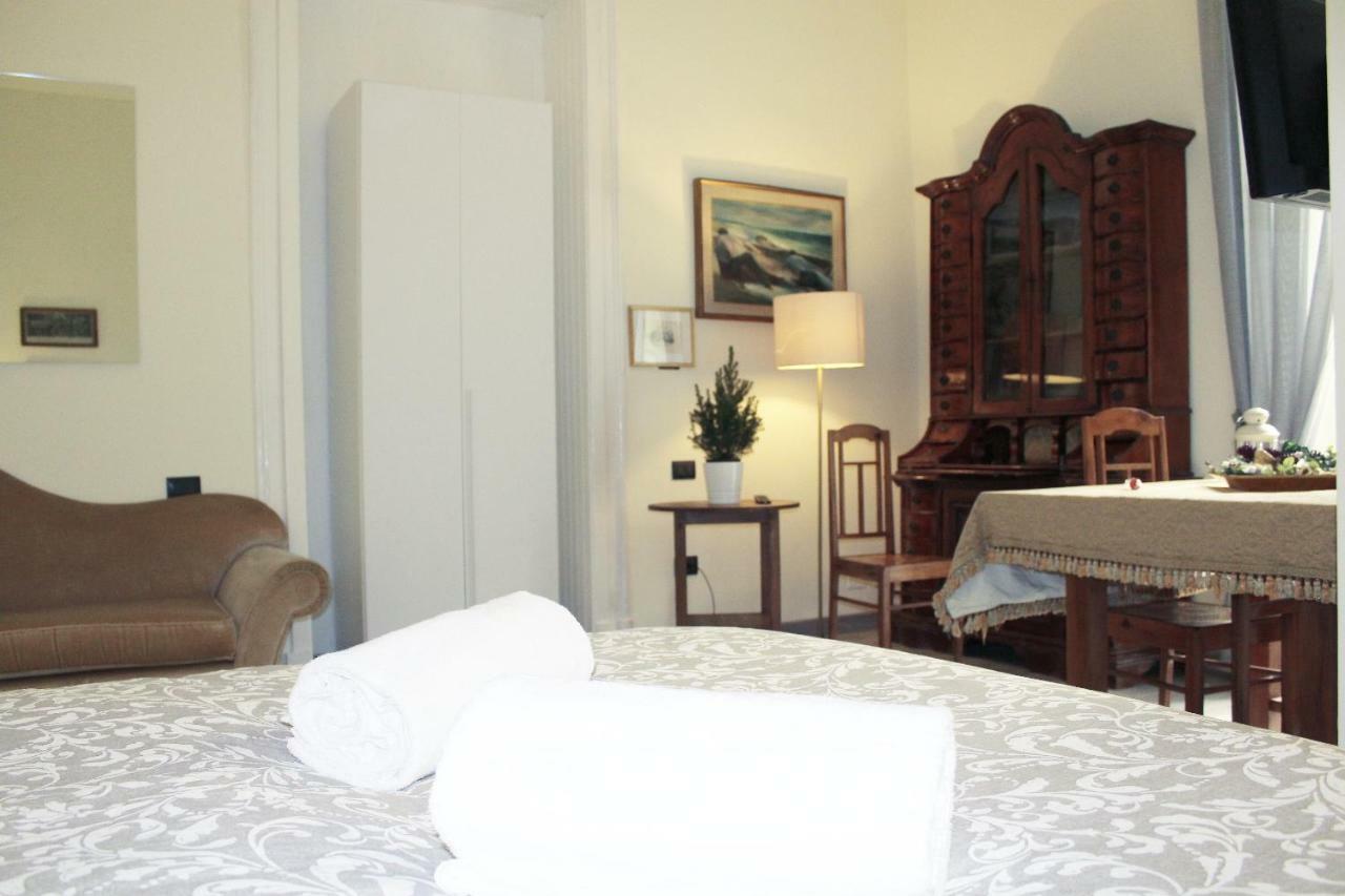 La Suite Del Prof Naples Exterior photo