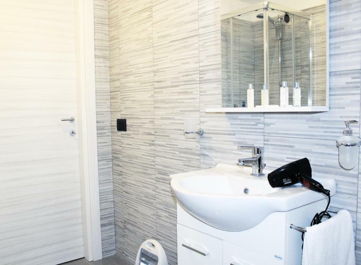 La Suite Del Prof Naples Exterior photo